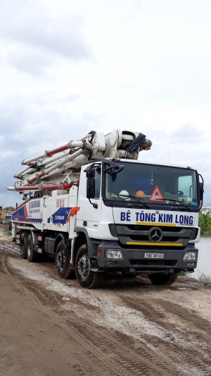 Xe bơm bê tông cần 60m
